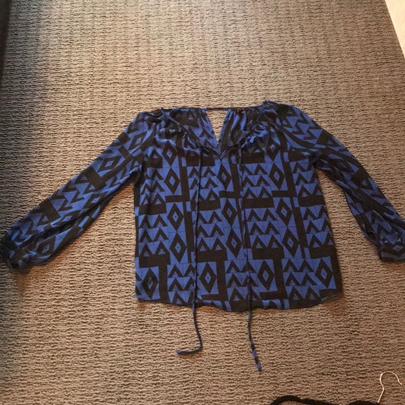 Blue/Black pattern LRG sheer top - Picture 7 of 8